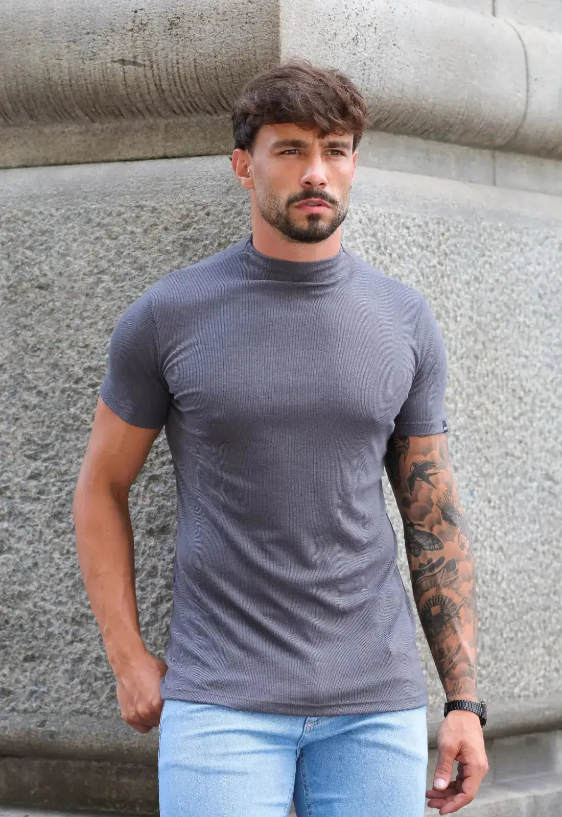 Camiseta Slim Gola Média Cinza