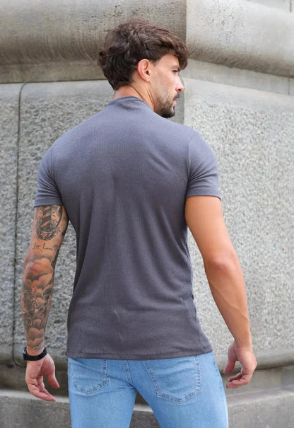 Camiseta Slim Gola Média Cinza