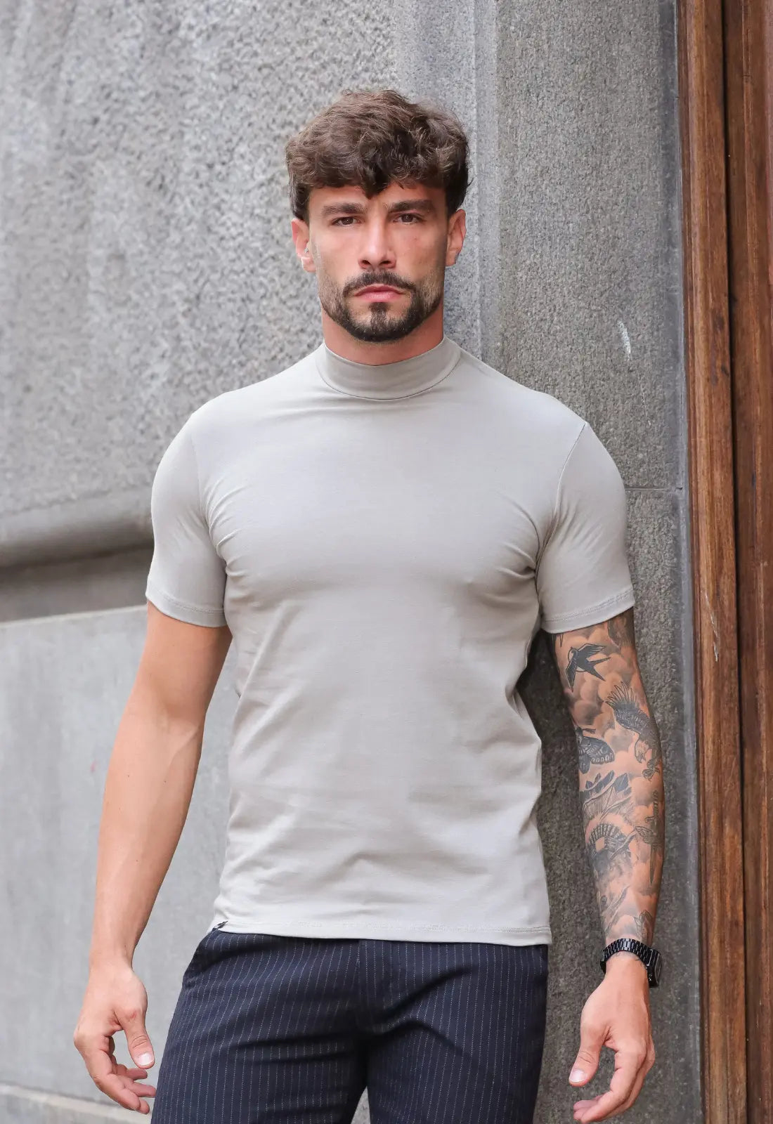 Camiseta Slim Gola Alta Cinza