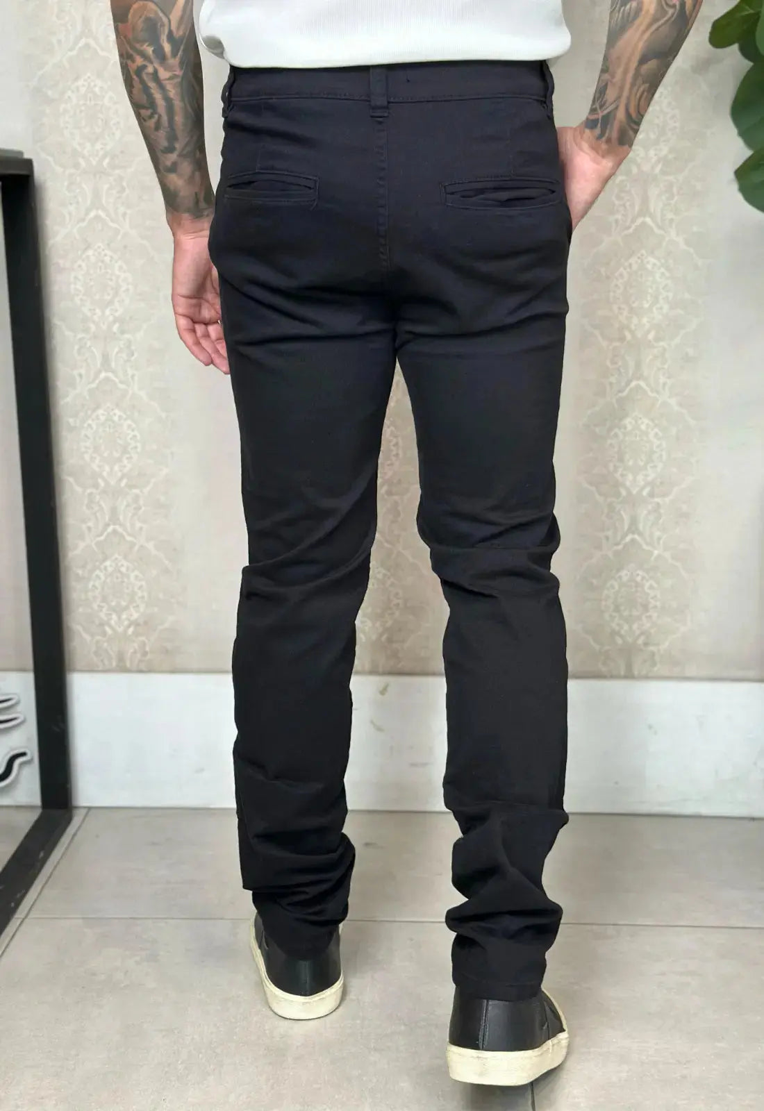 Calça Alfaiataria em Sarja com Elastano Preto