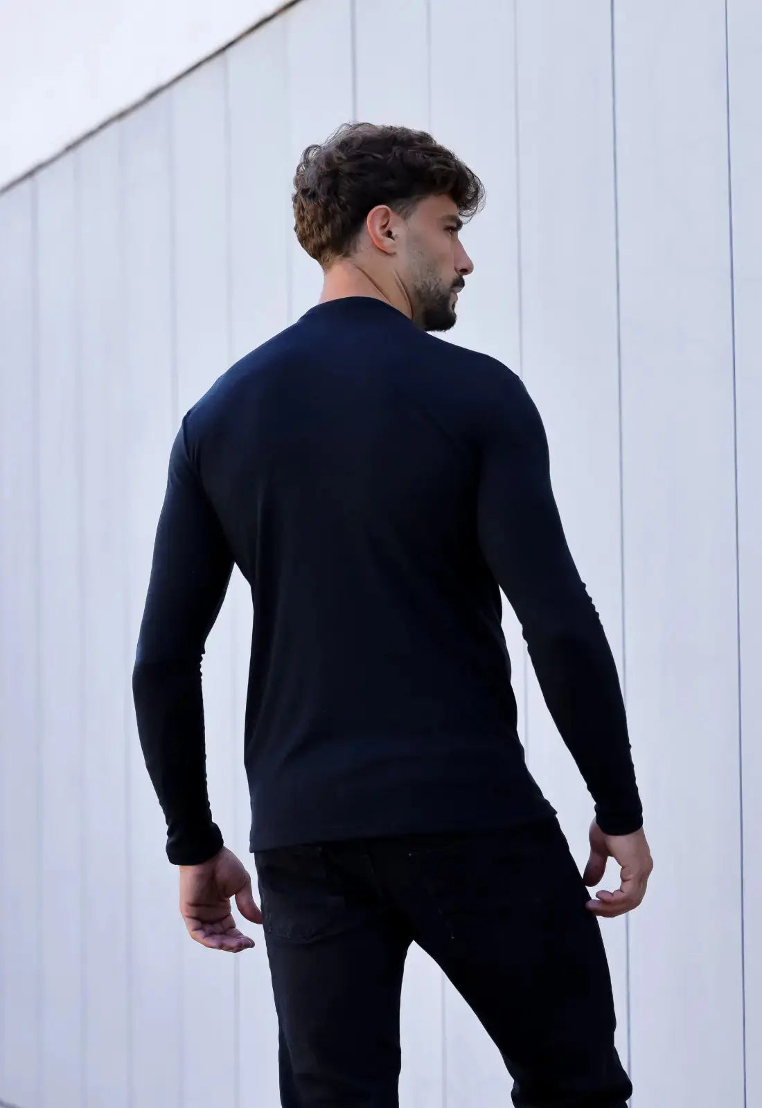 Camiseta Slim Manga Longa Gola Média Preto